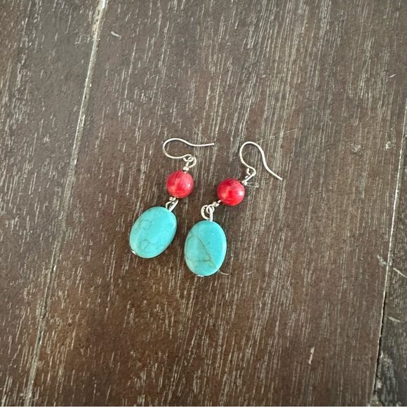 Turquoise Stone minimalist earrings - Picture 2 of 3